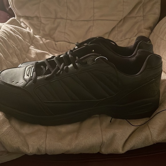 Men’s casual athletic black shoe. Men’s size 12 athletic shoe. - Picture 6 of 7